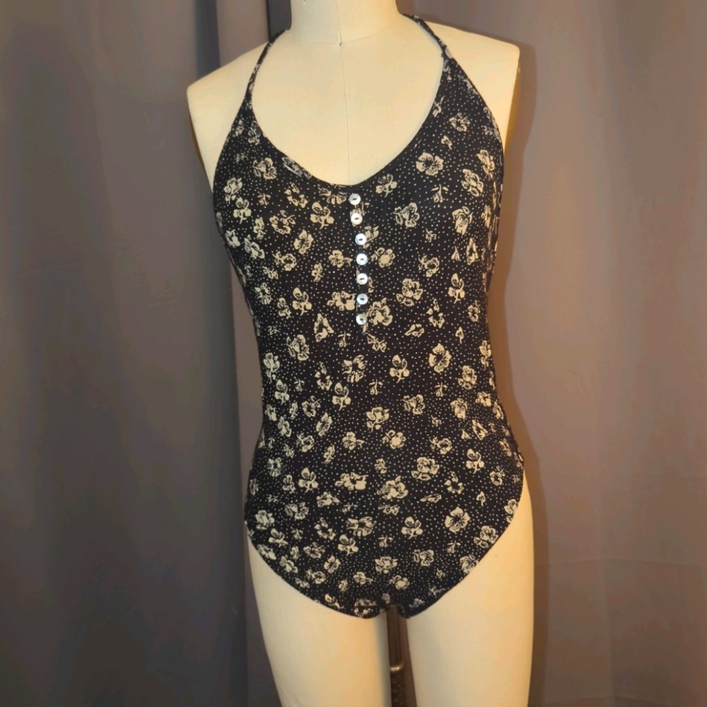😍 L Obey Floral Bodysuit